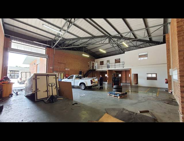 410M² WAREHOUSE TO LET IN SEBENZA
